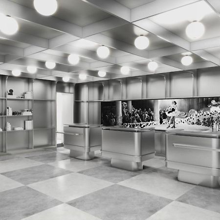 Revery Toronto Downtown, Curio Collection By Hilton Exterior photo