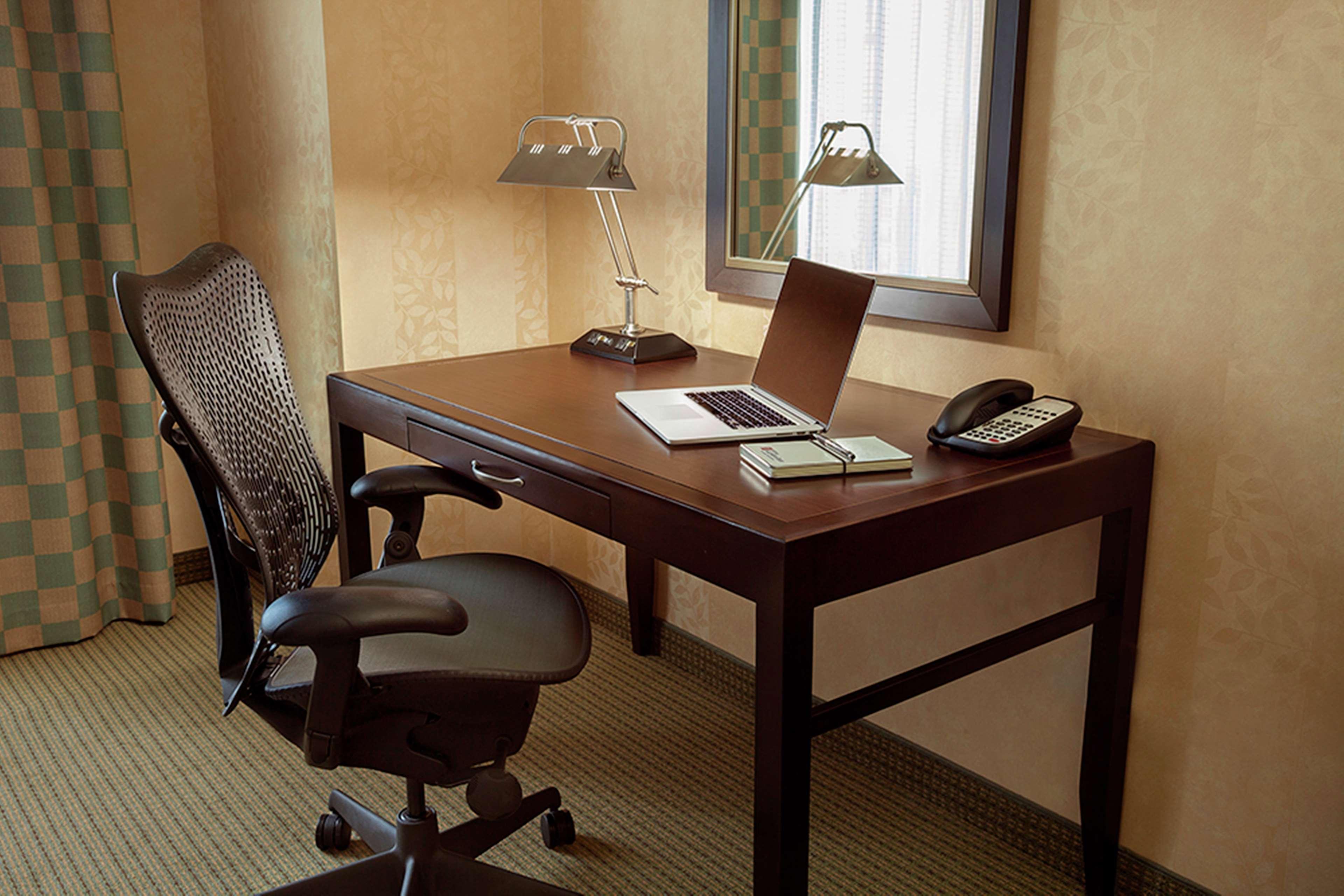 Revery Toronto Downtown, Curio Collection By Hilton Exterior photo