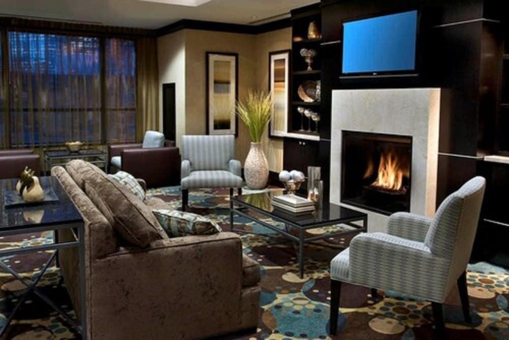 Revery Toronto Downtown, Curio Collection By Hilton Room photo