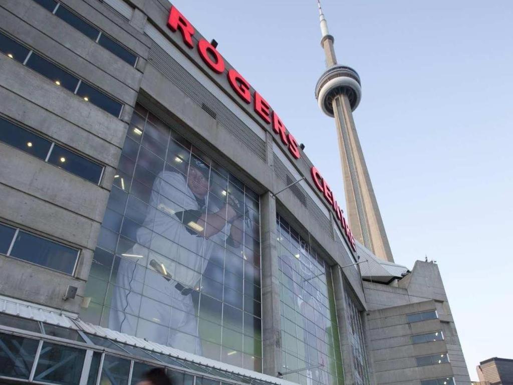 Revery Toronto Downtown, Curio Collection By Hilton Exterior photo