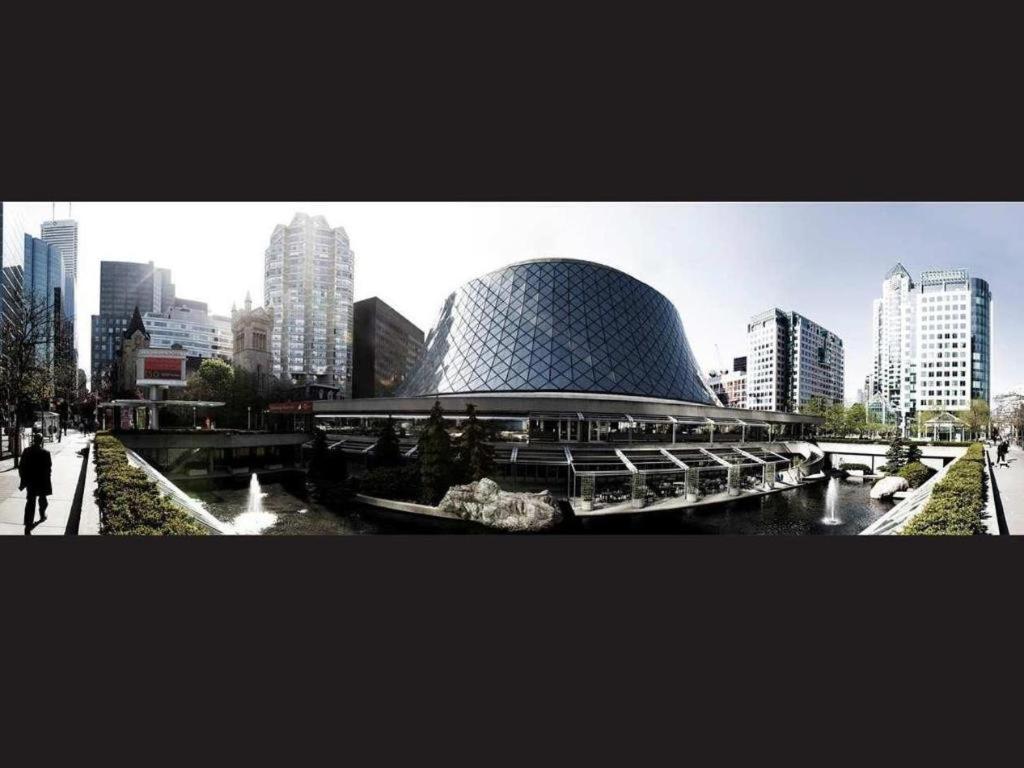 Revery Toronto Downtown, Curio Collection By Hilton Exterior photo