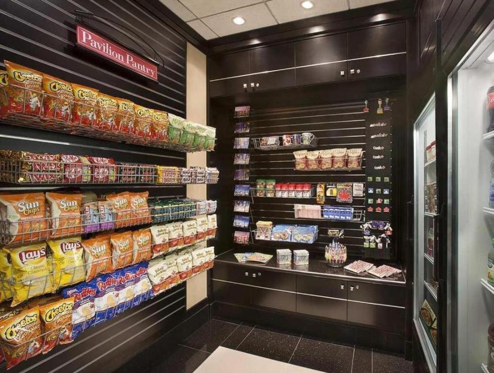 Revery Toronto Downtown, Curio Collection By Hilton Exterior photo