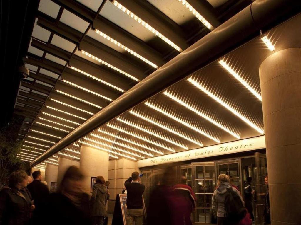 Revery Toronto Downtown, Curio Collection By Hilton Exterior photo
