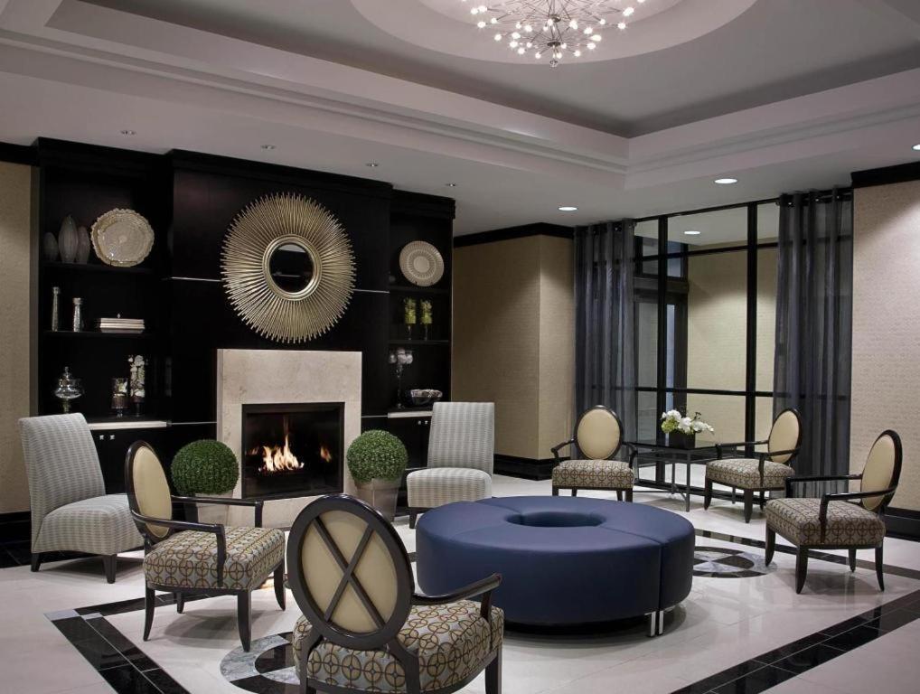 Revery Toronto Downtown, Curio Collection By Hilton Exterior photo