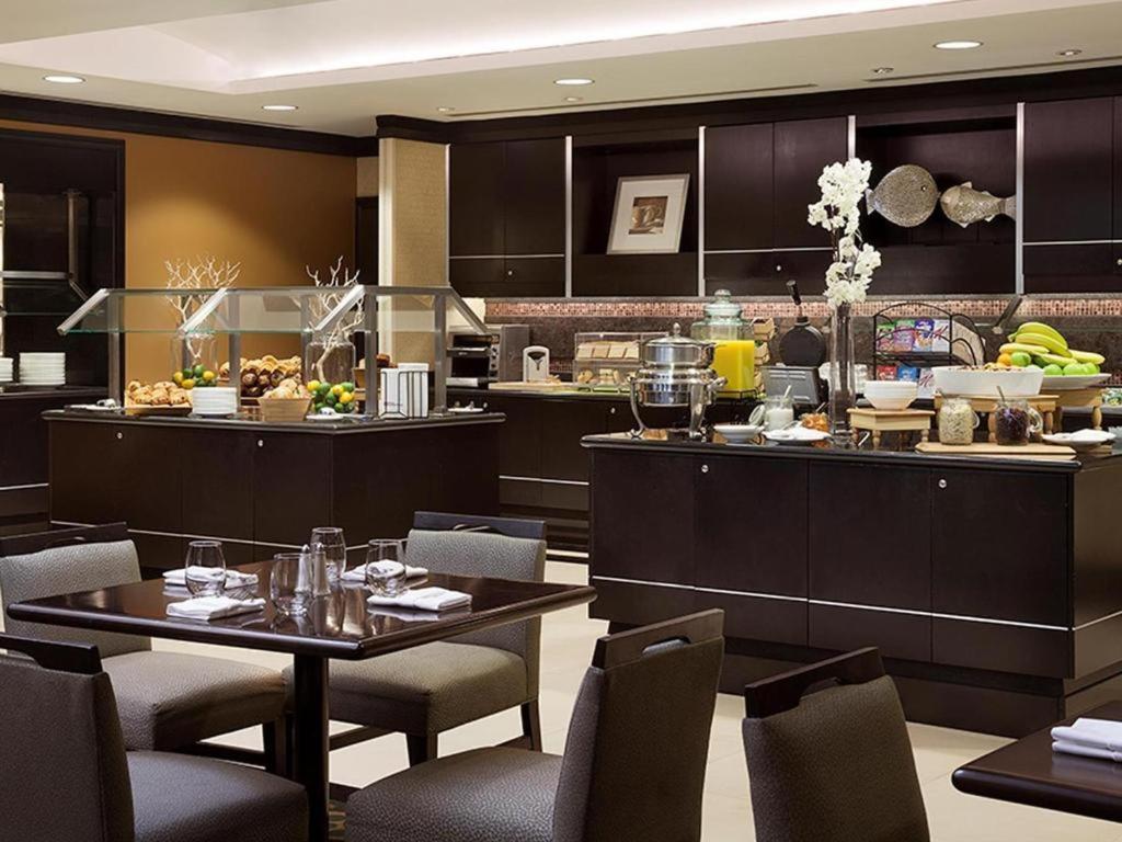 Revery Toronto Downtown, Curio Collection By Hilton Exterior photo