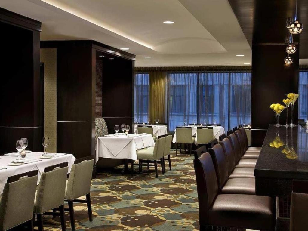 Revery Toronto Downtown, Curio Collection By Hilton Exterior photo