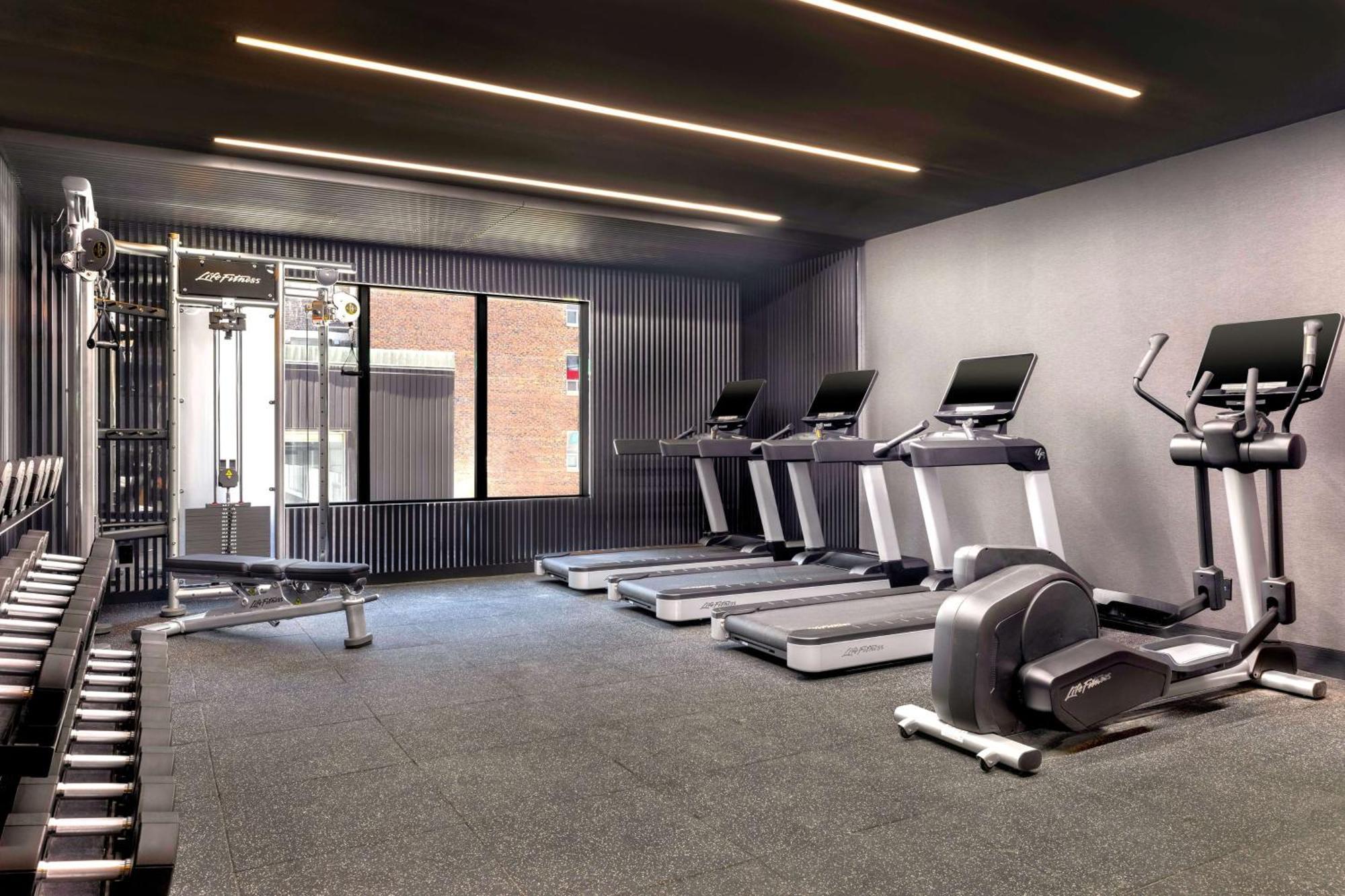 Revery Toronto Downtown, Curio Collection By Hilton Exterior photo