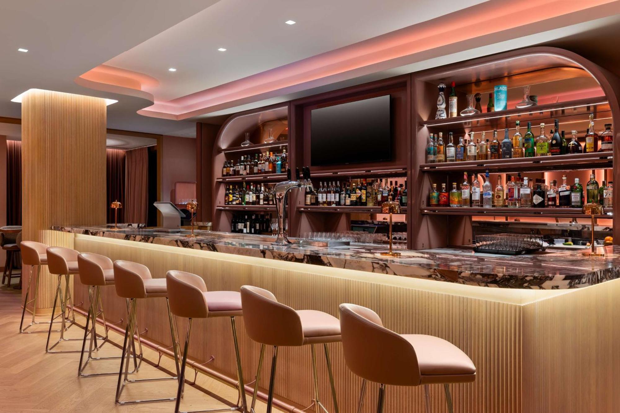 Revery Toronto Downtown, Curio Collection By Hilton Exterior photo