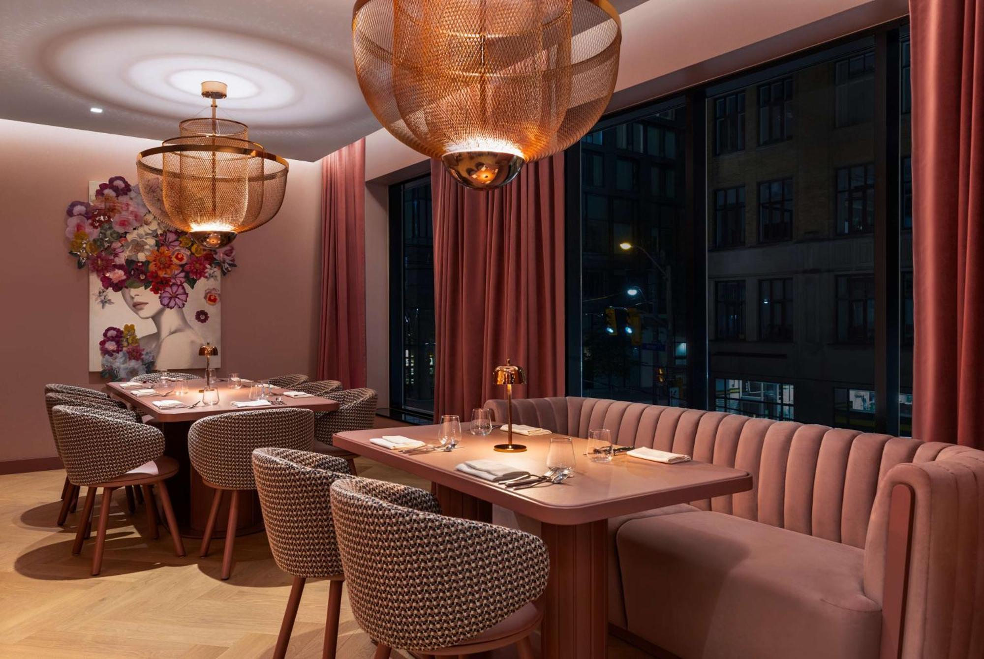 Revery Toronto Downtown, Curio Collection By Hilton Exterior photo