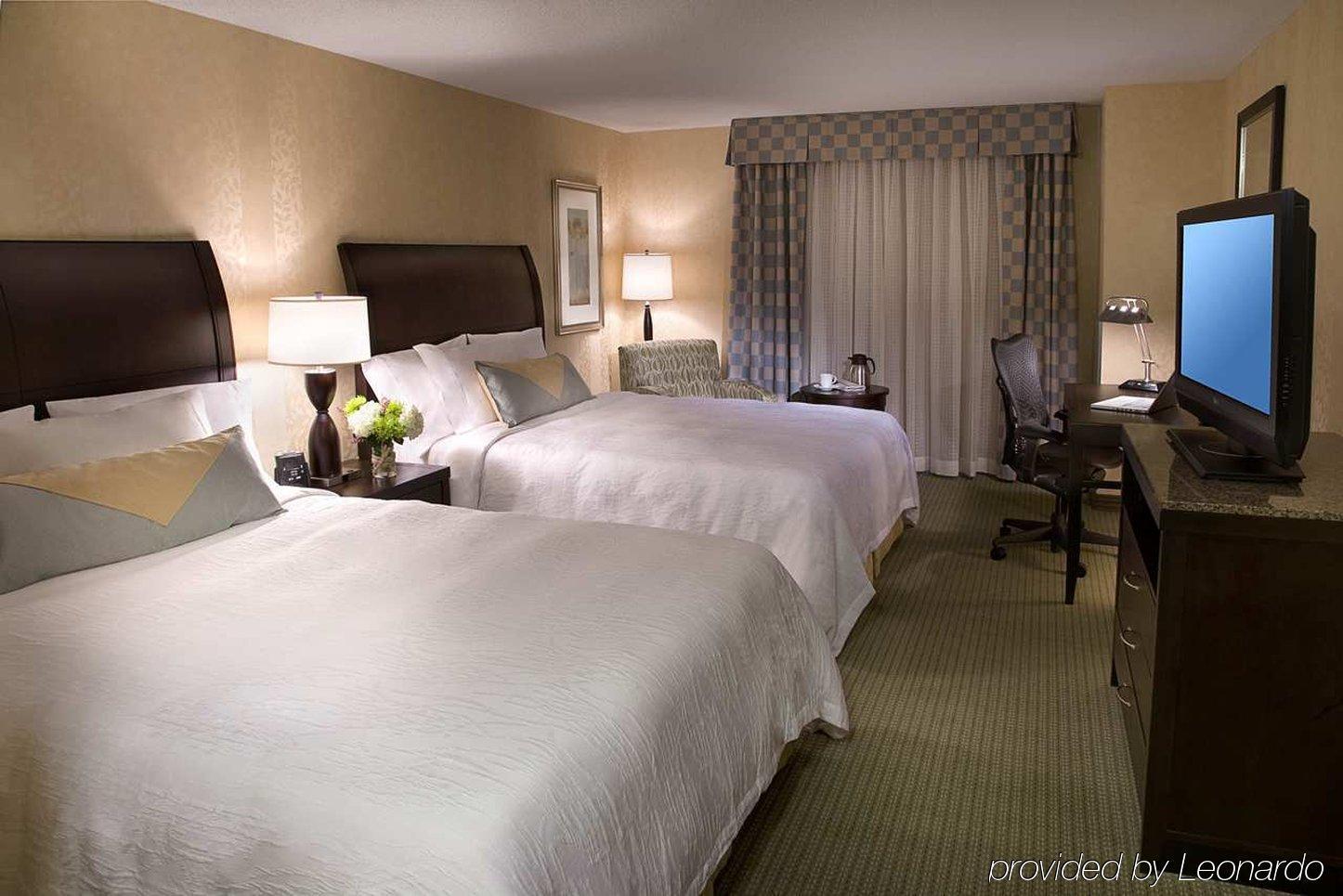 Revery Toronto Downtown, Curio Collection By Hilton Room photo